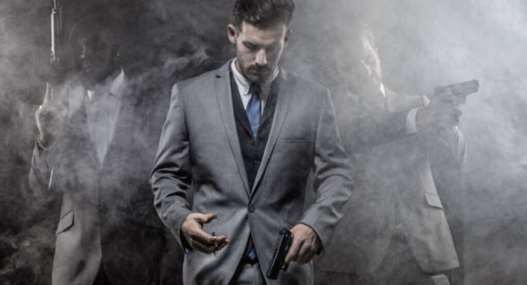 जो दिखते हैं मेरे सामने, वो सिर्फ साया हैं।